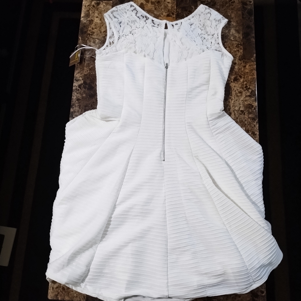 A line white textured dress - Picture 6 of 10